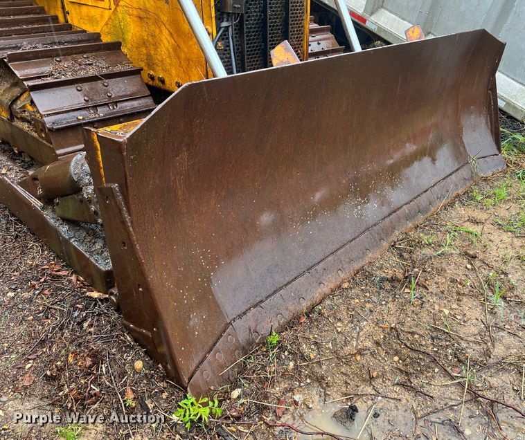 image for item JM9135 1989 John Deere 750B  dozer