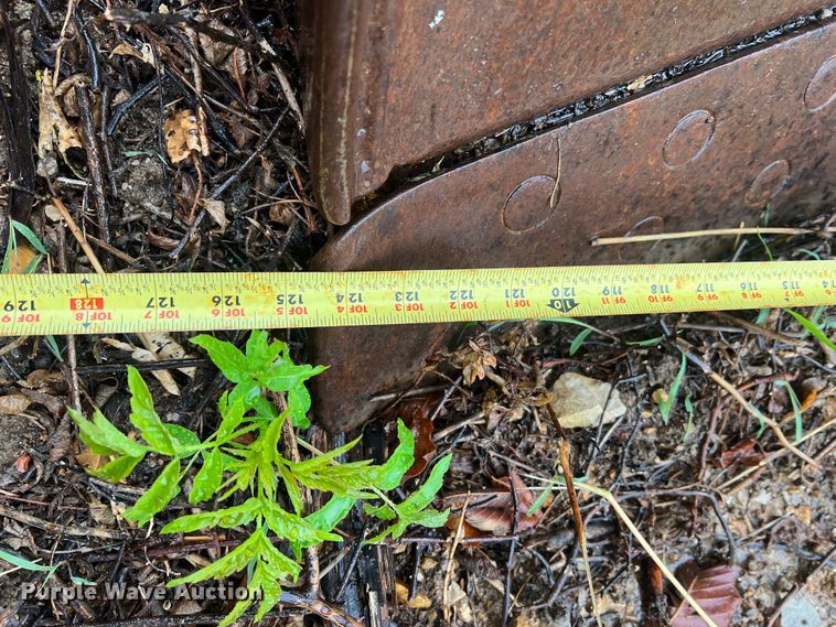 image for item JM9135 1989 John Deere 750B  dozer