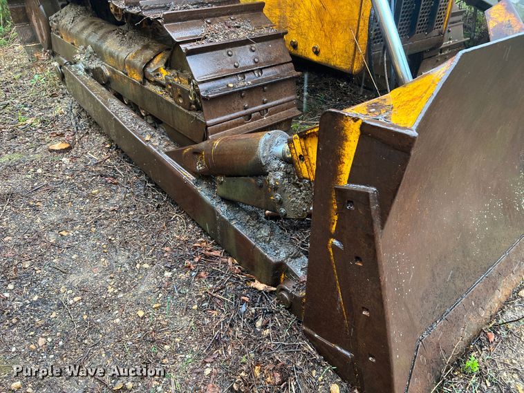 image for item JM9135 1989 John Deere 750B  dozer