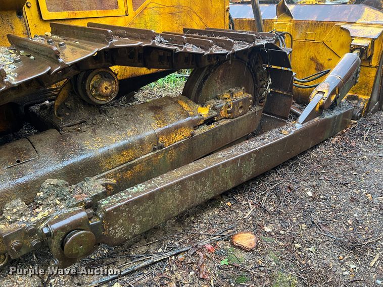 image for item JM9135 1989 John Deere 750B  dozer