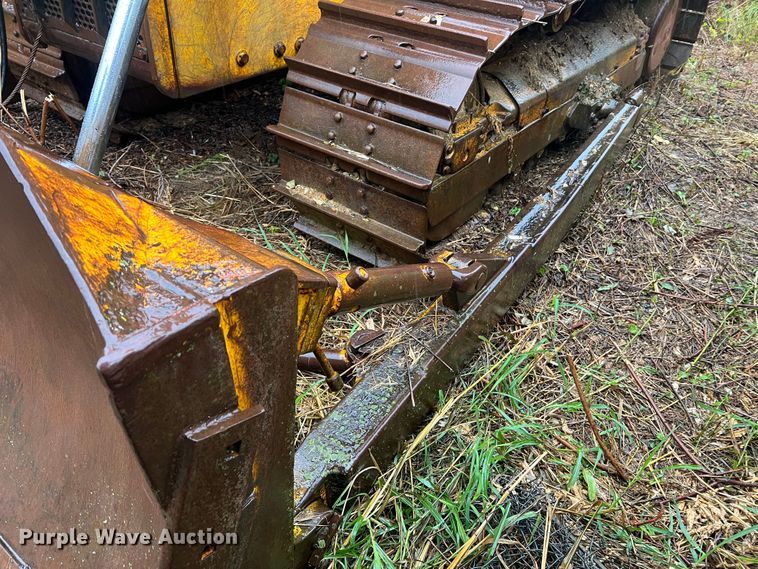 image for item JM9135 1989 John Deere 750B  dozer