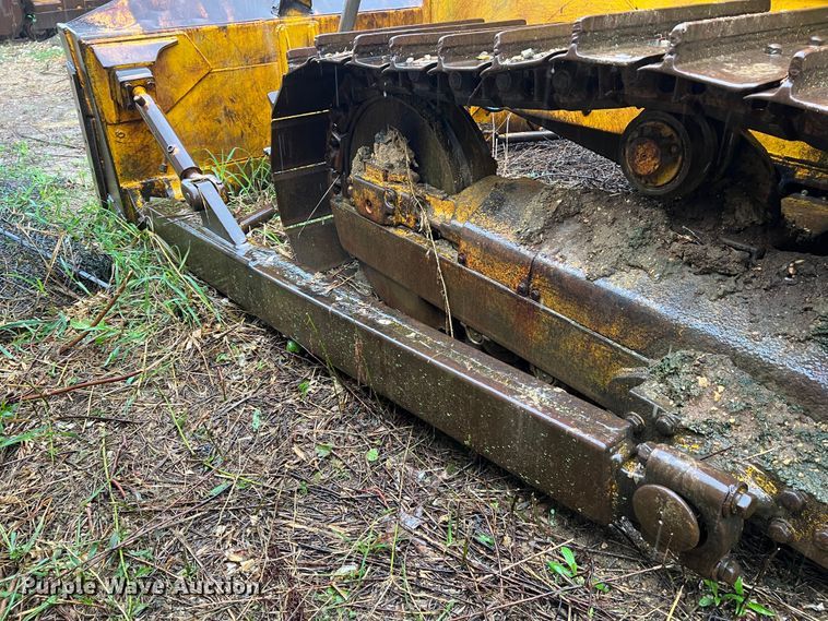 image for item JM9135 1989 John Deere 750B  dozer