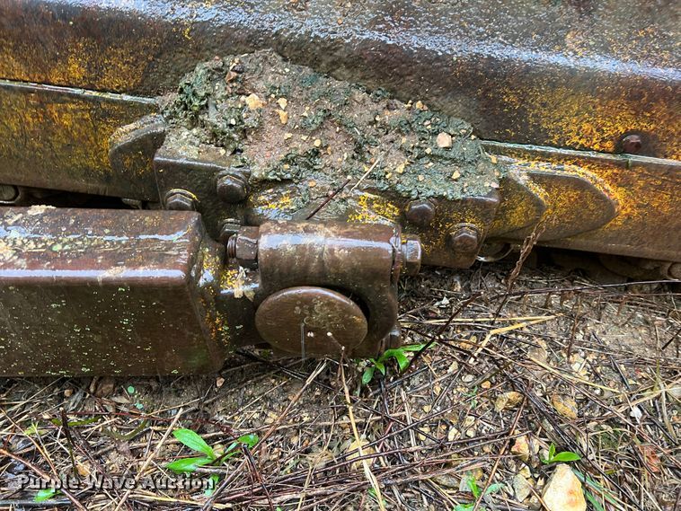 image for item JM9135 1989 John Deere 750B  dozer