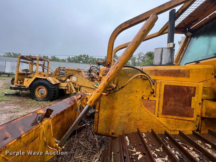 image for item JM9135 1989 John Deere 750B  dozer