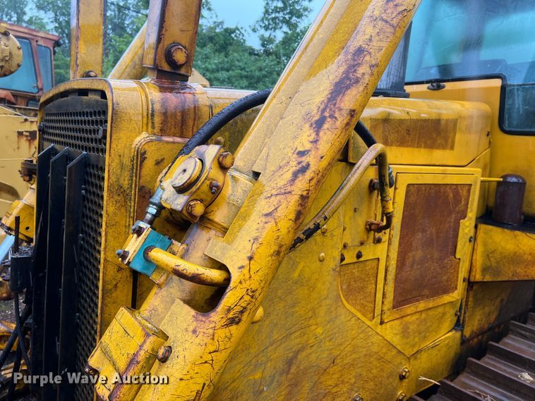 image for item JM9135 1989 John Deere 750B  dozer