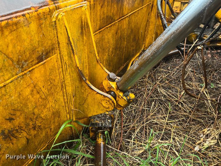 image for item JM9135 1989 John Deere 750B  dozer