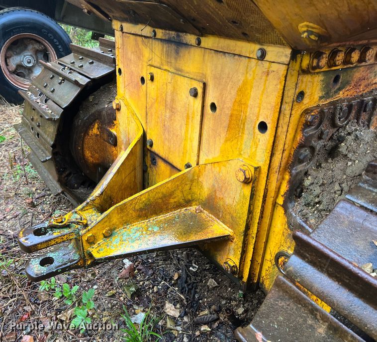 image for item JM9135 1989 John Deere 750B  dozer