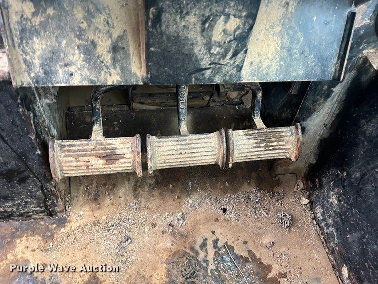 image for item JM9135 1989 John Deere 750B  dozer