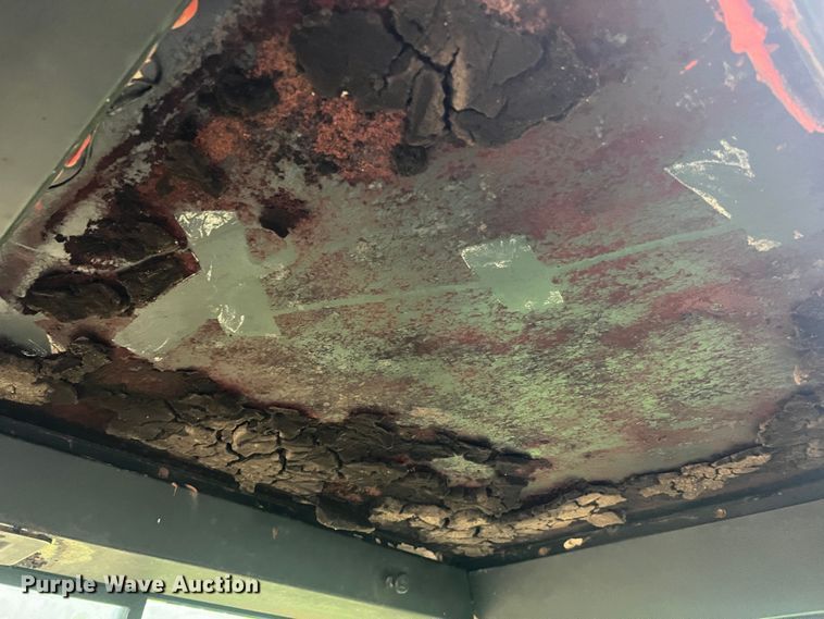 image for item JM9135 1989 John Deere 750B  dozer