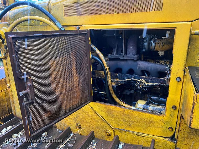 image for item JM9135 1989 John Deere 750B  dozer