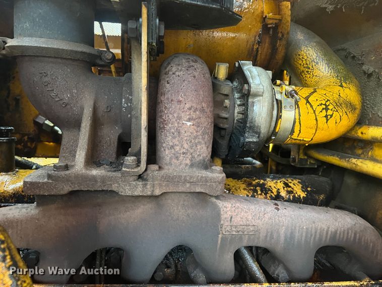 image for item JM9135 1989 John Deere 750B  dozer