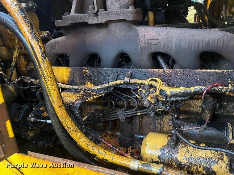 image for item JM9135 1989 John Deere 750B  dozer