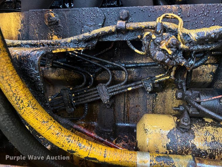 image for item JM9135 1989 John Deere 750B  dozer