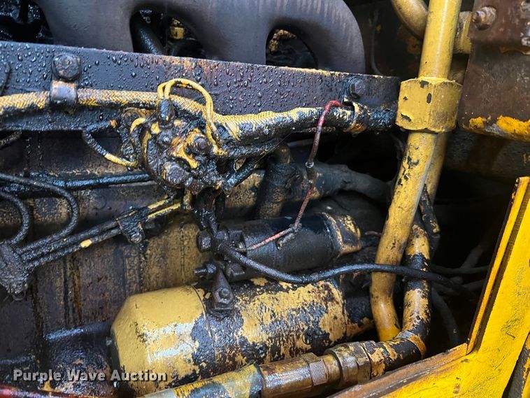 image for item JM9135 1989 John Deere 750B  dozer