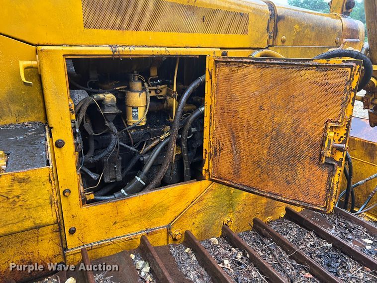 image for item JM9135 1989 John Deere 750B  dozer