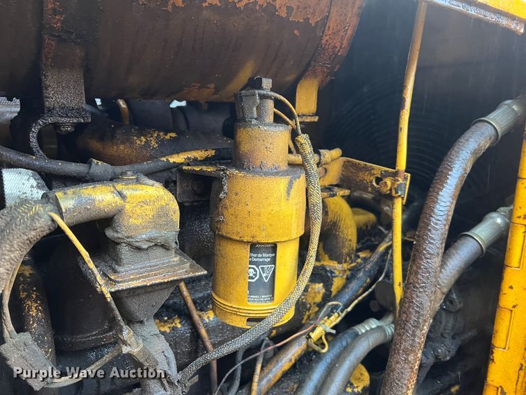 image for item JM9135 1989 John Deere 750B  dozer