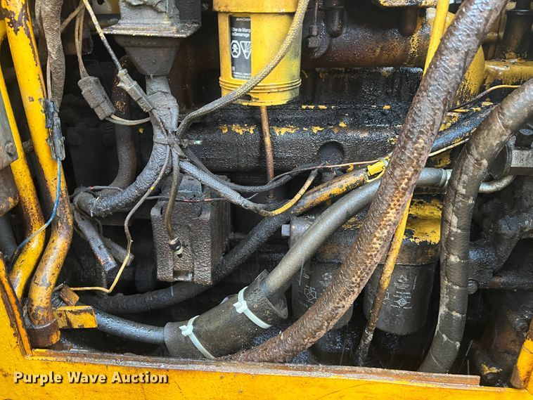 image for item JM9135 1989 John Deere 750B  dozer