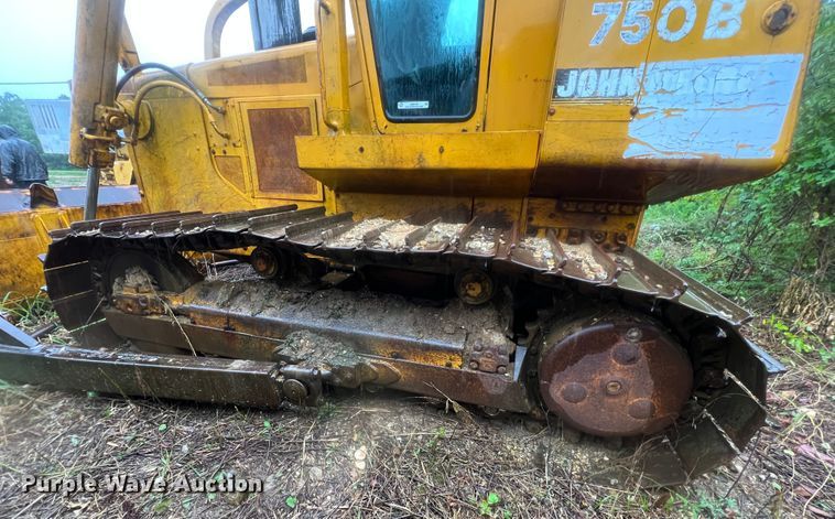 image for item JM9135 1989 John Deere 750B  dozer