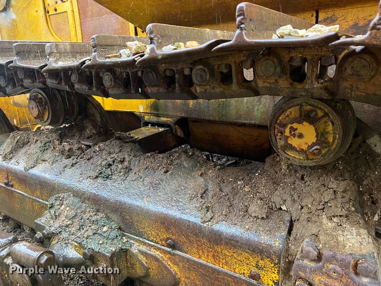 image for item JM9135 1989 John Deere 750B  dozer