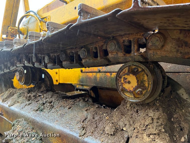 image for item JM9135 1989 John Deere 750B  dozer