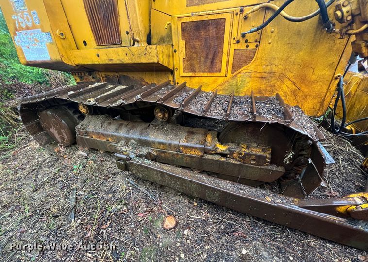 image for item JM9135 1989 John Deere 750B  dozer