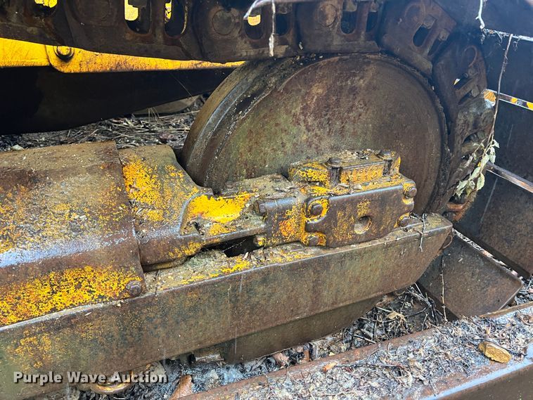 image for item JM9135 1989 John Deere 750B  dozer