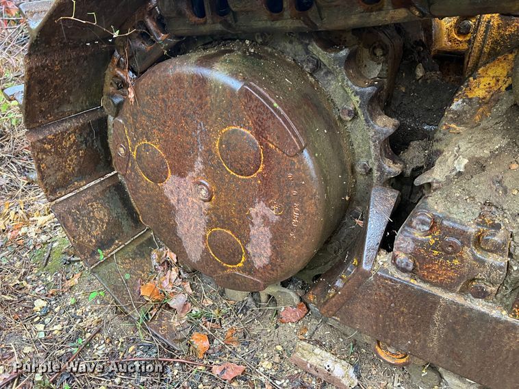 image for item JM9135 1989 John Deere 750B  dozer