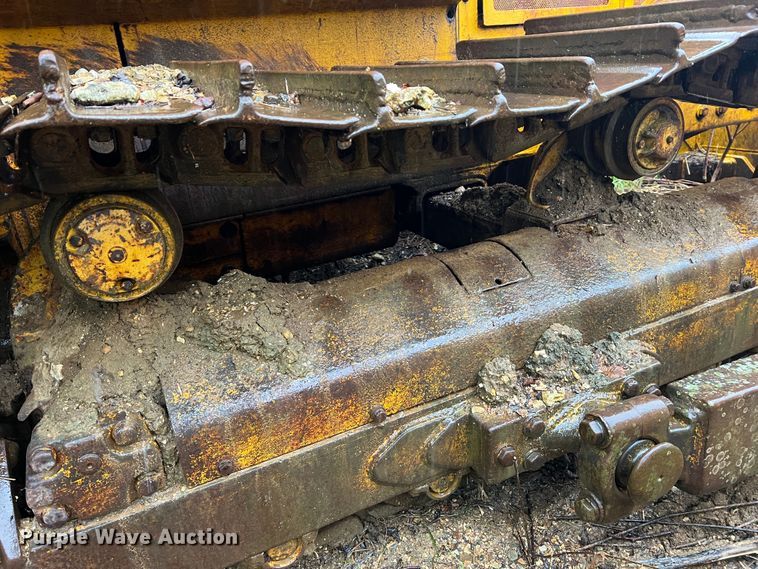 image for item JM9135 1989 John Deere 750B  dozer