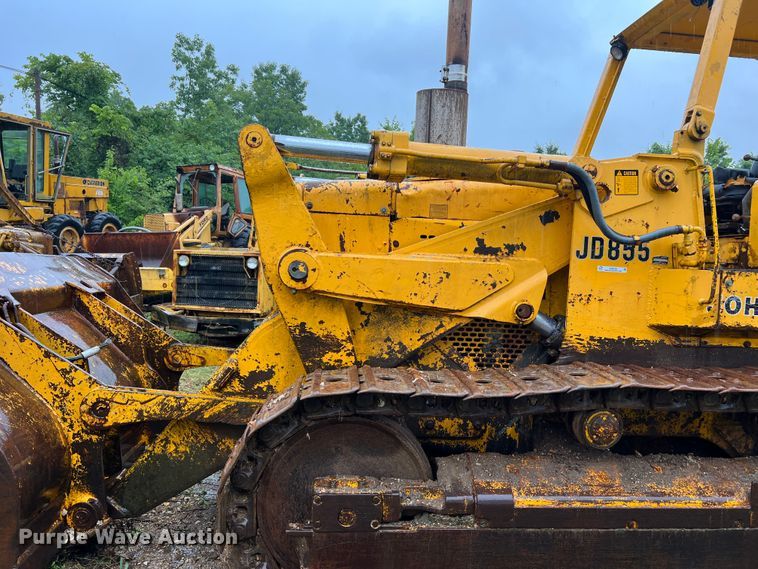 image for item JM9136 1979 John Deere 855  track loader
