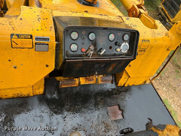 image for item JM9136 1979 John Deere 855  track loader