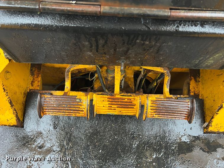 image for item JM9136 1979 John Deere 855  track loader