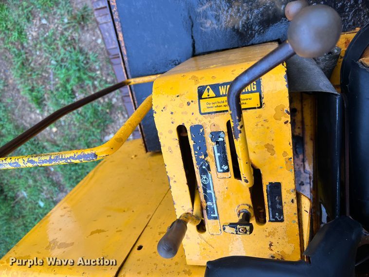 image for item JM9136 1979 John Deere 855  track loader