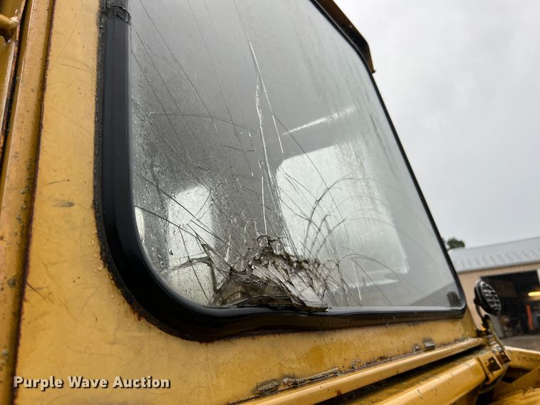 image for item JM9137 1987 Caterpillar 953  track loader