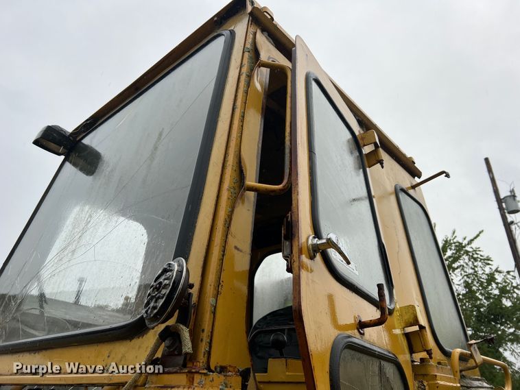 image for item JM9137 1987 Caterpillar 953  track loader