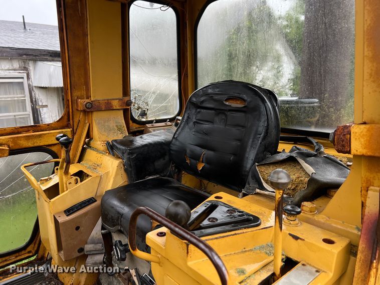 image for item JM9137 1987 Caterpillar 953  track loader