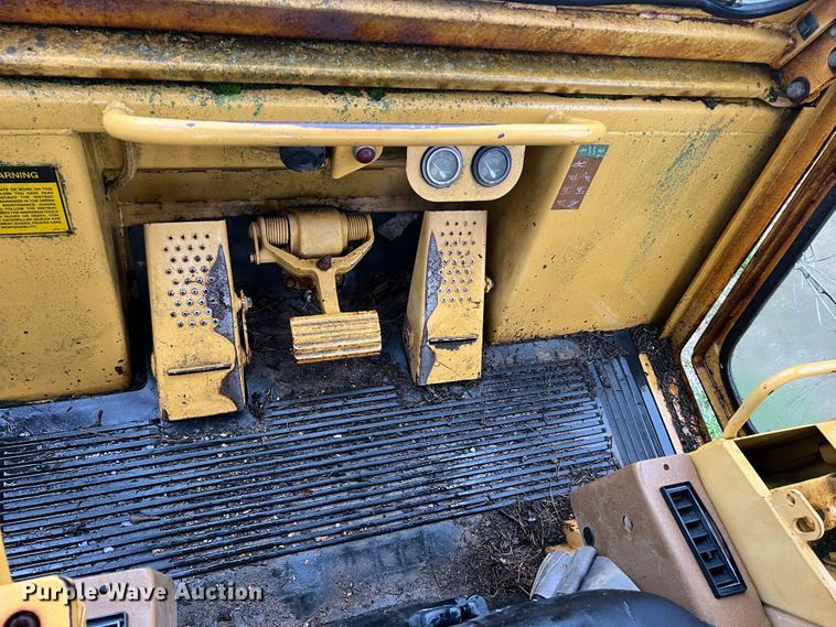 image for item JM9137 1987 Caterpillar 953  track loader