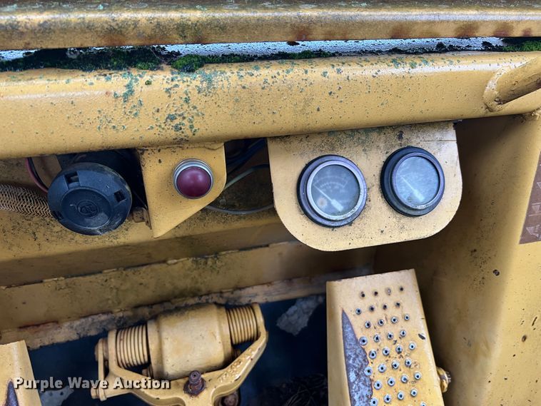 image for item JM9137 1987 Caterpillar 953  track loader