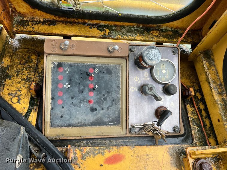 image for item JM9137 1987 Caterpillar 953  track loader