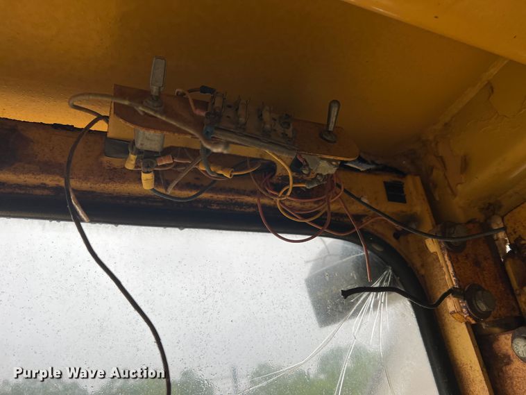 image for item JM9137 1987 Caterpillar 953  track loader