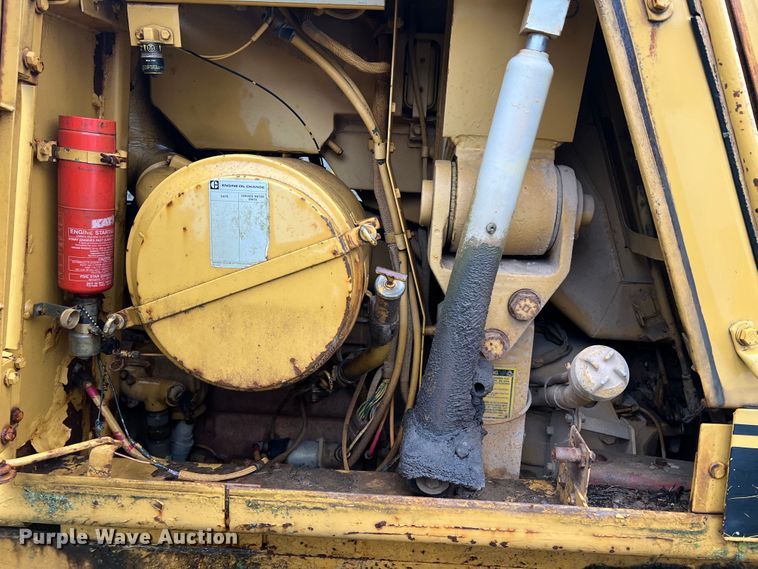 image for item JM9137 1987 Caterpillar 953  track loader