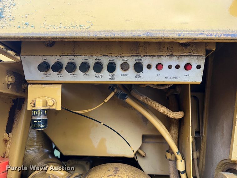 image for item JM9137 1987 Caterpillar 953  track loader