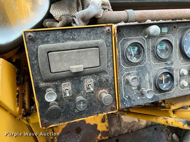 image for item JM9138 1985 Kobelco LK300A  wheel loader