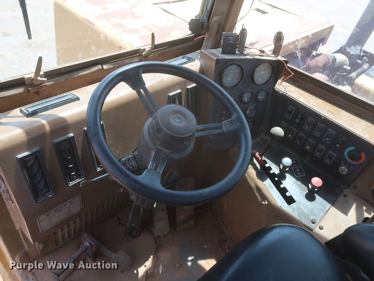 image for item JR9401 1996 Caterpillar 615C Series II  elevating scraper