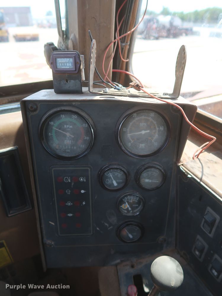 image for item JR9401 1996 Caterpillar 615C Series II  elevating scraper