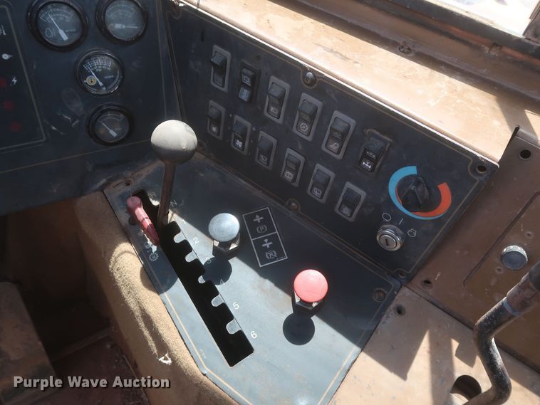 image for item JR9401 1996 Caterpillar 615C Series II  elevating scraper