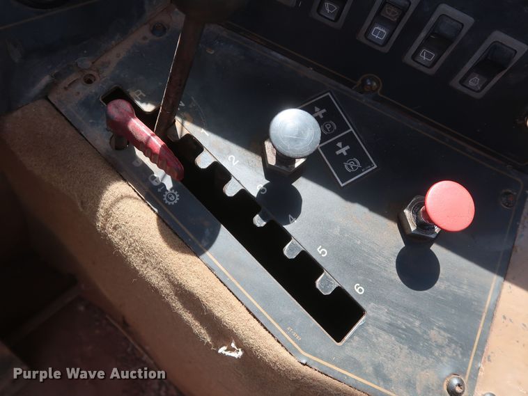 image for item JR9401 1996 Caterpillar 615C Series II  elevating scraper