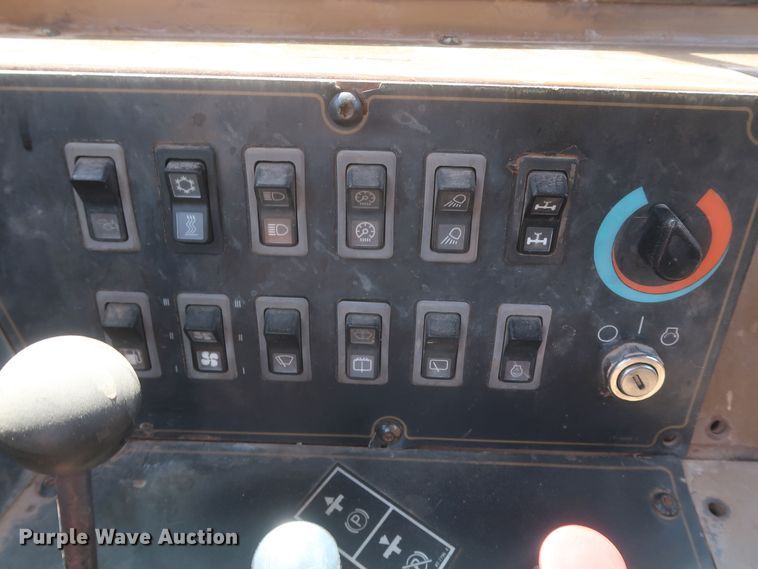 image for item JR9401 1996 Caterpillar 615C Series II  elevating scraper