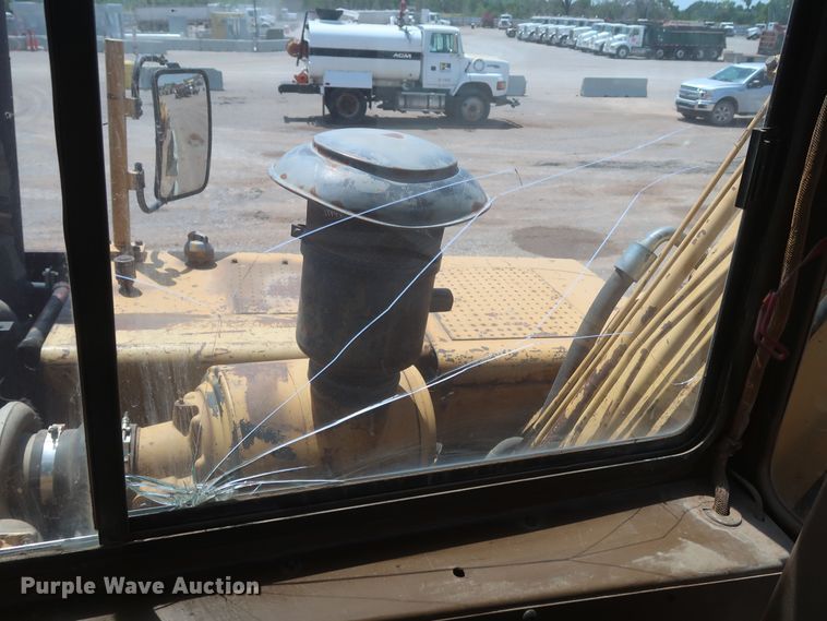 image for item JR9401 1996 Caterpillar 615C Series II  elevating scraper