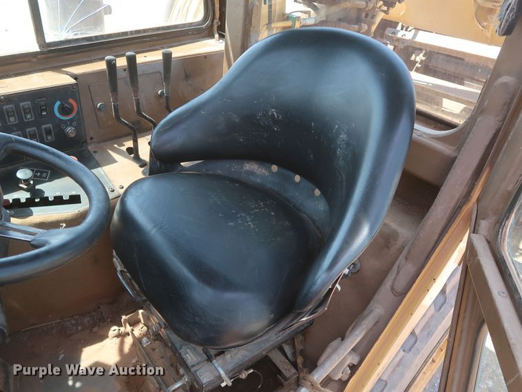 image for item JR9401 1996 Caterpillar 615C Series II  elevating scraper