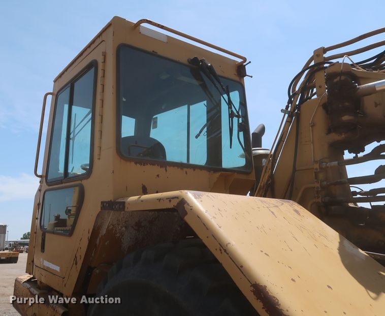 image for item JR9401 1996 Caterpillar 615C Series II  elevating scraper